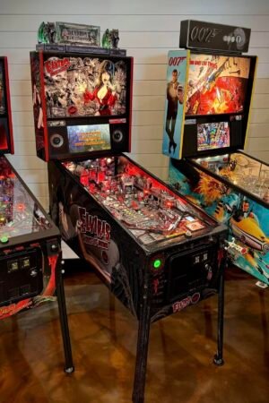 Elvira’s House of Horrors (Blood Red Kiss Edition)